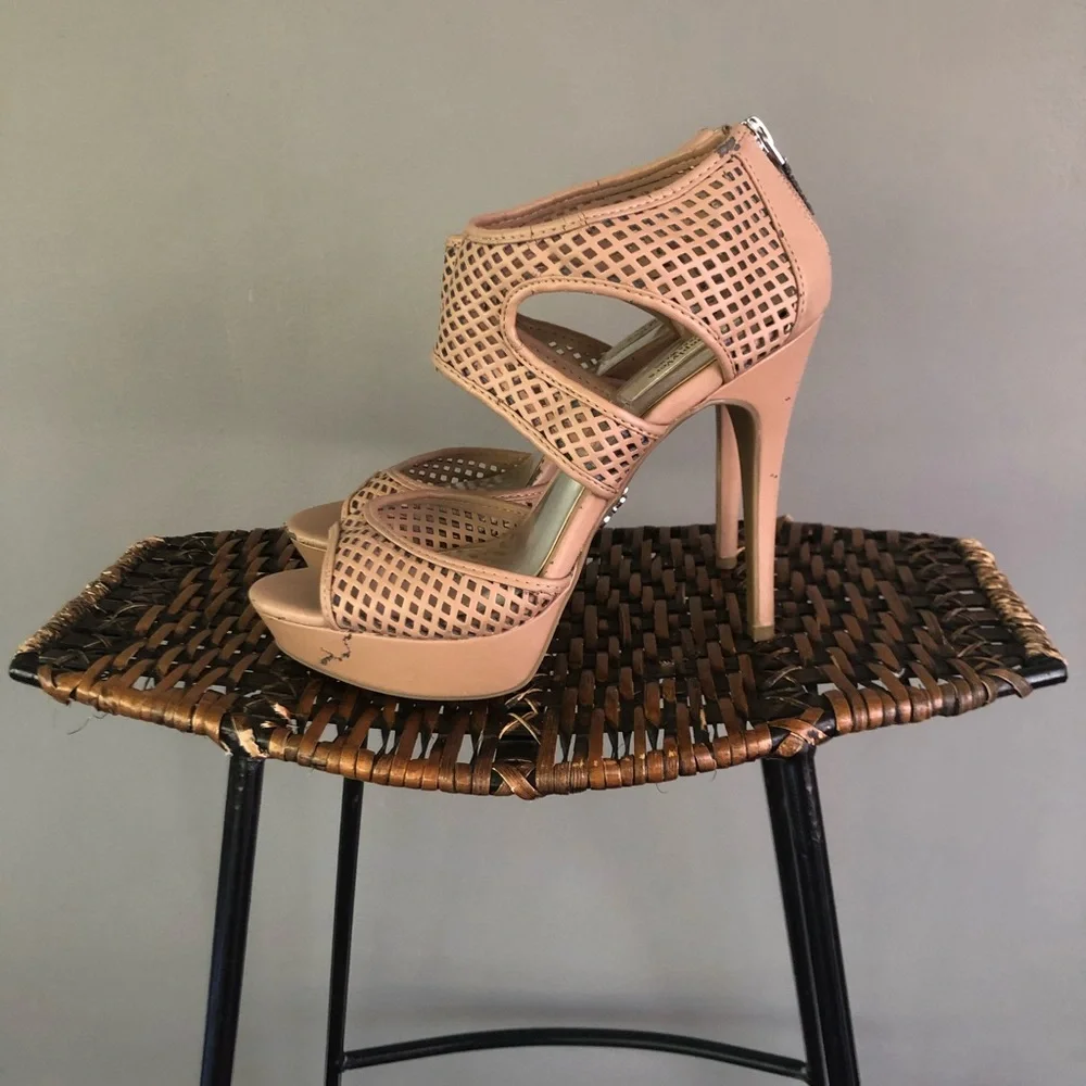 Vera Wang Heels - Picture 5 of 8